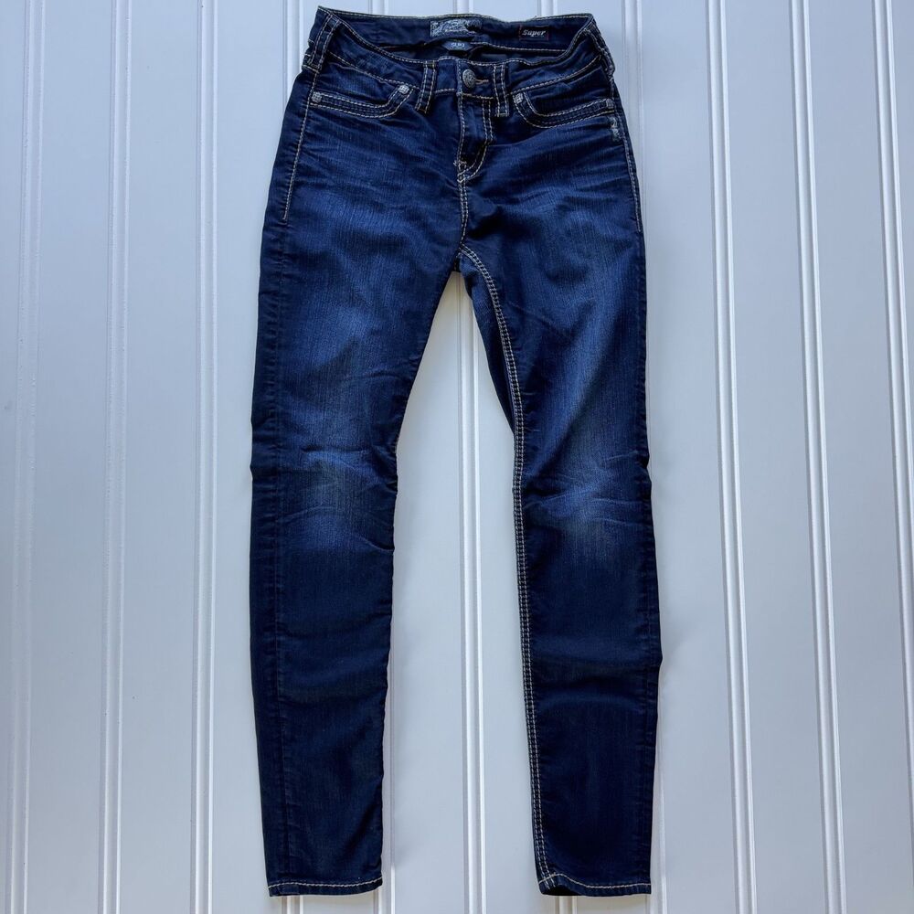 Silver Suki Dark Wash Skinny Jeans | Classic Clean Girl Minimalist Denim - Picture 2 of 7